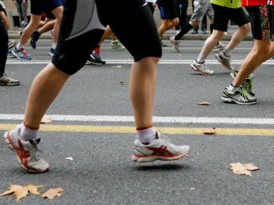 - simbolična fotografija, tek, množična &scaron;portna prireditev, &scaron;portni čevlji, rekreacija- 18. mednarodni Ljubljanski Maraton 2013 -   //FOTO: Bojan Velikonja
