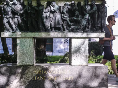 - 25.04.2018 - Grobnica narodnih herojev v Ljubljani &ndash; spomenik posvečen padlim narodnim herojem NOB - Trg narodnih herojev ob zgradbi Državnega zbora &ndash; spominski park &ndash;<br><br><br>//FOTO: Bojan Velikonja