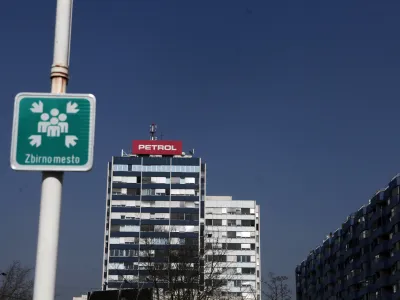 simbolična fotografija - zbirno mesto - Poslovna stavba družbe PETROL, d.d.- slovenska energetska družba, Dunajska cesta 50, //FOTO: Luka Cjuha