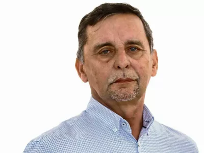 Miran Lesjak- Redakcija Dnevnik 2024 - portreti za komentarje in kolumne - kolumnisti - komentatorji &ndash; novinarji - portret //FOTO: Luka Cjuha