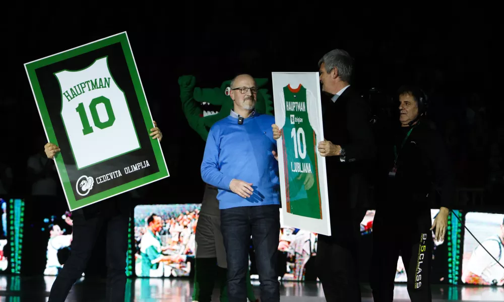 legendarni ko&scaron;arkar Du&scaron;an Hauptman- 29.01.2023 - Ko&scaron;arkarski klub Cedevita Olimpija počastil kariero legendarnega ko&scaron;arkarja Du&scaron;ana Hauptmana in upokojil dres nekdanjega kapetana zmajev s &scaron;tevilko 10, //FOTO: Bojan Velikonja / Foto: Bojan Velikonja