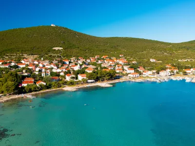 otok Ist je idealna destinacija za tiste, ki i&scaron;čejo popoln mir. F Istock