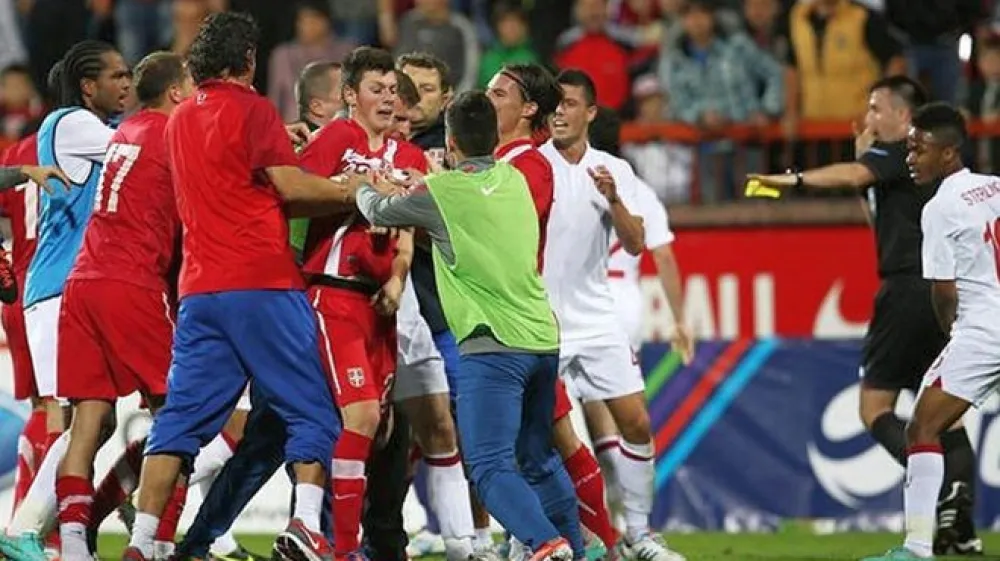 Ob koncu povratne kvalifikacijske tekme med Srbijo in Anglijo se je v Kru&scaron;evcu dogajalo marsikaj.