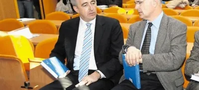 Sojenje je bilo preklicano zaradi nevročenega obtožnega predloga Zalarju (levo) ter vabila Fišerju in opravičila njegovega zagovornika. Datum novega naroka je 6. november.