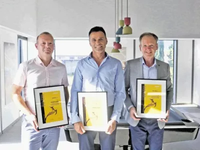 Nominiranci za gazelo primorsko-notranjske regije: Alpod (direktor prodaje Samo &Scaron;tefan levo, VRC (direktor Janko Bačar na sredini) in Pet pak (direktor Ljubo Nadoh desno)&nbsp;(Foto: Bojan Velikonja)