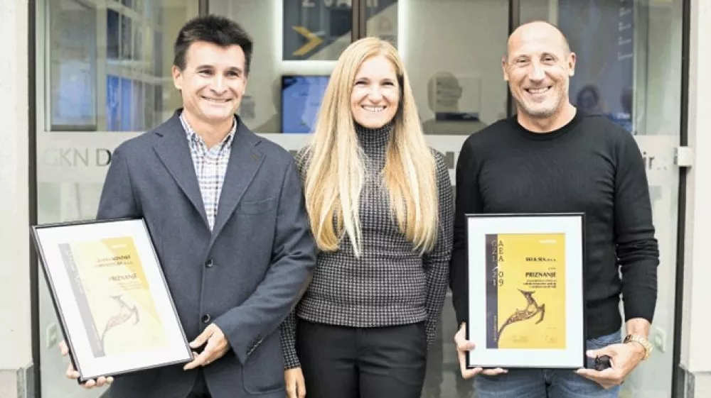 Uro&scaron; &Scaron;tuklek, lastnik in direktor podjetja Dafra (levo), ter lastnik podjetja Ski & Sea Tomaž Sorčan (desno) z direktorico Ksenijo Pov&scaron;e (na sredini)&nbsp;(Foto: Nik Erik Neubauer)