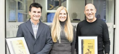 Uro&scaron; &Scaron;tuklek, lastnik in direktor podjetja Dafra (levo), ter lastnik podjetja Ski & Sea Tomaž Sorčan (desno) z direktorico Ksenijo Pov&scaron;e (na sredini)&nbsp;(Foto: Nik Erik Neubauer)