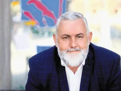 Vodja Združenja industrije pijač in predsednik uprave Radenske Marian &Scaron;efčovič poudarja,  da z obstoječim sistemom zbiranja odpadne embalaže ne zberemo dovolj materiala, kar ga zberemo, pa pogosto ni dovolj čist za predelavo.