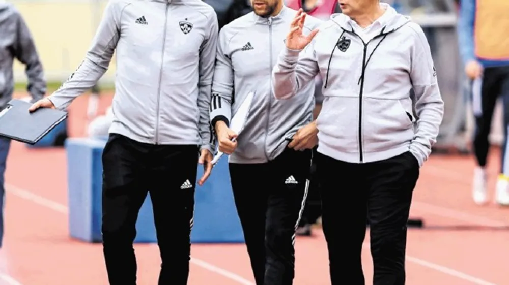 Strokovni &scaron;tab Maribora (z leve) Ale&scaron; Mertelj, Miha Pirih in Radovan Karanović je skoval taktiko za gostovanje v Stožicah.