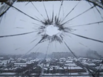 Razbito okno na bolni&scaron;nici v Mariupolu.