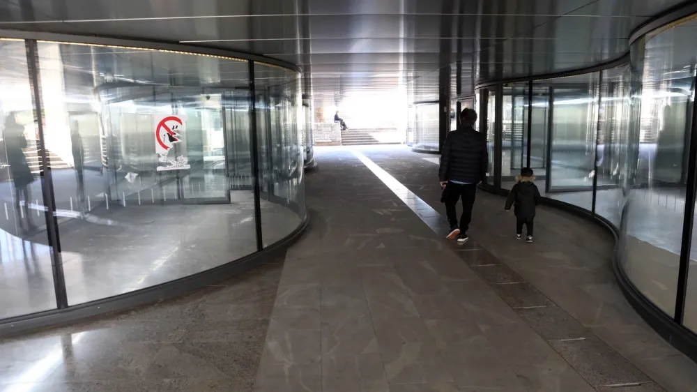 - 10.03.2022 &ndash; prenovljen Plečnikov podhod v Ljubljani &ndash; prenovljene talne, stropne in stenske povr&scaron;ine, urejeni lokali in javne sanitarije //FOTO: Tomaž Skale