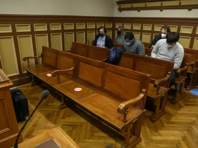 Primoža Ulage včeraj ni bilo na sodi&scaron;če. Sodnik je moral zato začetek sojenja znova prestaviti, in sicer na sredo aprila.
Foto: Luka Cjuha