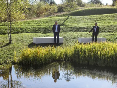 klopi s spominskimi plo&scaron;čami dosedanjih zlatih gazel - <br><br><br><br><br><br><br><br>- 13.10.2021 &ndash; Tehnolo&scaron;ki park Ljubljana &ndash; Park Gazel - odkritje digitalnega obeležja ob 20-letnici Gazele - družba Dnevnik je postavila digitalno obeležje pred Tehnolo&scaron;kim parkom Ljubljana kot poklon 19 zlatim gazelam &ndash; hitrorastoča podjetja, ki so prestižno lovoriko prejela v letih 2001&ndash;2019.<br>