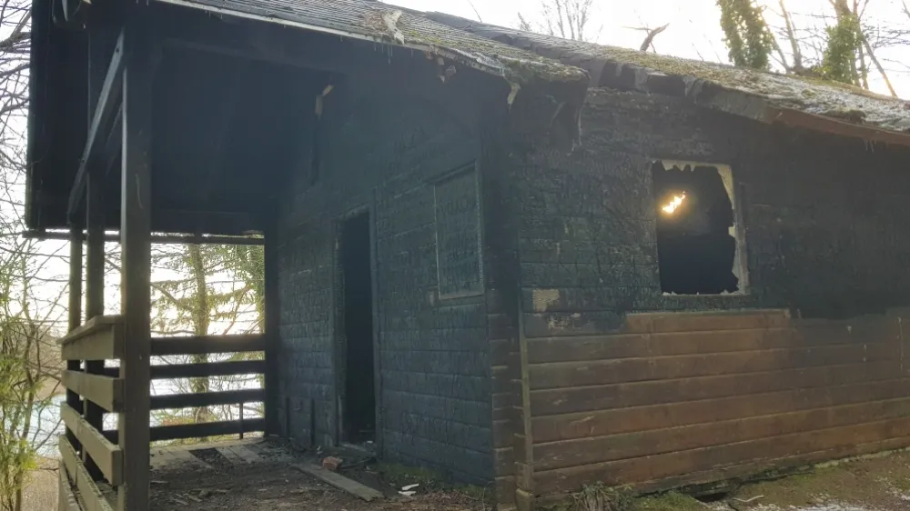 Pri Hlevu, notranjski parl