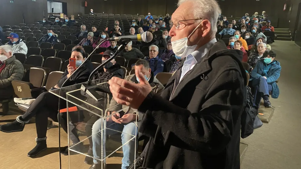 Avrelij Ravnik, energetski svetovalec z Jesenic in udeleženec zbora občanov