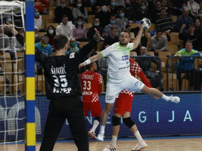 Slovenski reprezentant Ga&scaron;per Marguč (z žogo) je bil z osmimi goli prvi strelec tekme v Padovi.