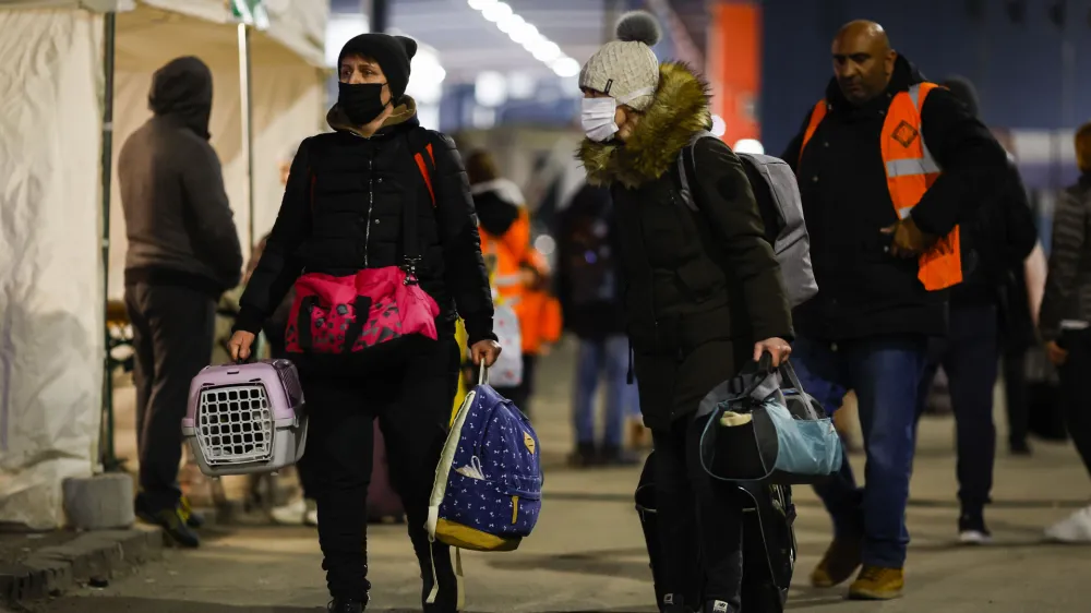 Slovaska, Vysne Nemecke.<br>Ukrajinski begunci na slovasko-ukrajinskem mejnem prehodu Vysne Nemecke.