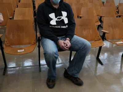 Andrej Vr&scaron;čaj je v svojem pisnem zagovoru govoril o blodnjah, umora Vinka Pekliča pa ne prizna.