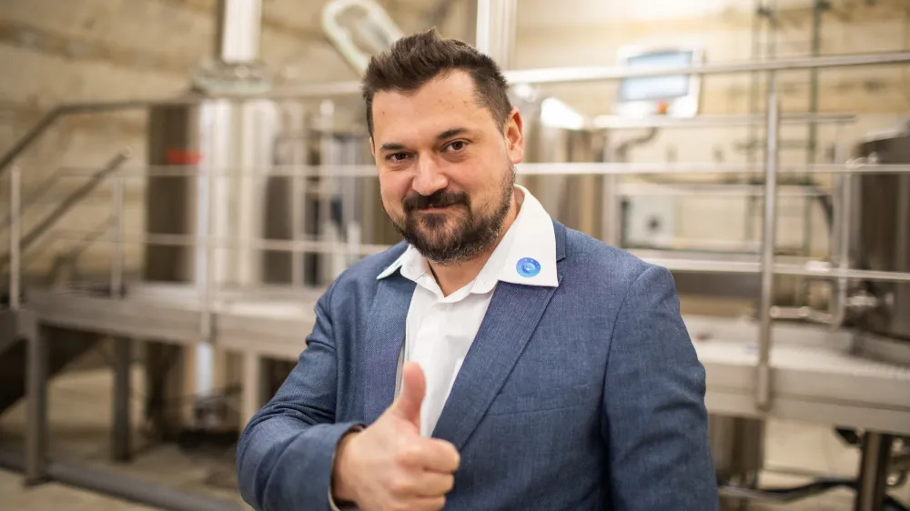 - 15.03.2022 - Damir Im&scaron;irović, direktor podjetja Mithraeum, proizvodnja opreme za pivovarne pod katerega spada blagovna znamka Brewiks in pivovar pivovarne Vizir, kraft pivovarstvo //FOTO: Bojan Velikonja