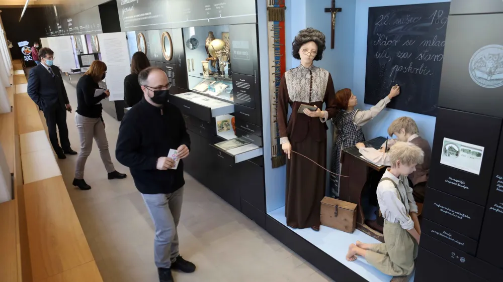 - 21.03.2022 &ndash; Slovenski &scaron;olski muzej, Plečnikov trg 1 v Ljubljani - nova stalna razstava o izobraževanju in vzgoji na Slovenskem skozi čas //FOTO: Tomaž Skale