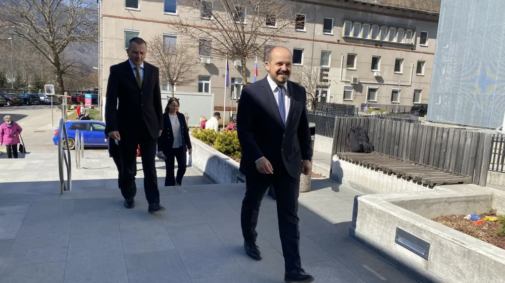 Minister za zdravje Janez Poklukar na obisku v Splo&scaron;ni bolni&scaron;nici Jesenice, marec 2022. 