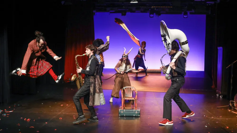 - 23.03.2022 &ndash; priprave na 14. ljubljanski festival kulturno-umetnostne vzgoje BOBRI &ndash; gledali&scaron;ka vaja za premiero predstave Razcufane zgodbe, Slovensko mladinsko gledali&scaron;če,  //FOTO: Luka Cjuha