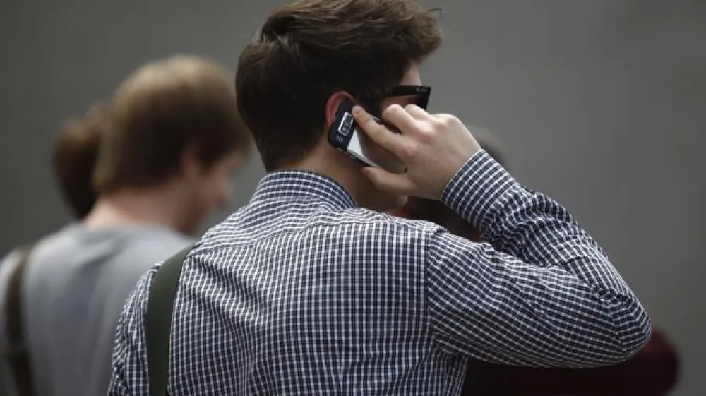 - sevanje mobilnih telefonov - mobitel - telefoniranje  //FOTO: Luka Cjuha