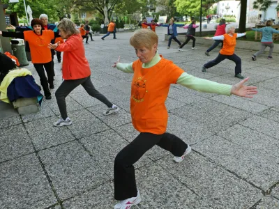 Mnogi odrasli se nehajo ukvarjati s &scaron;portom zato, ker se jim zdi, da pri njihovih letih to ni več primerno, in raje začnejo hoditi. V resnici pa bi se morali držati načela &raquo;če lahko teče&scaron;, ne hodi&laquo;. Fotografija je simbolična.