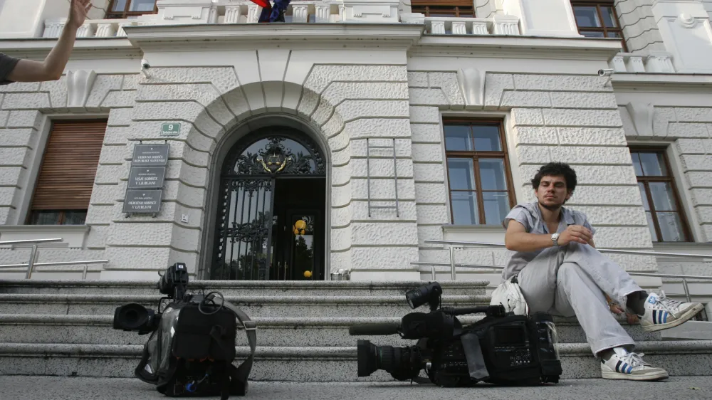Negativna mnenja komisije za etiko in integriteto so v osebne mape sodnikov vlagali le slabo leto in pol.&nbsp;