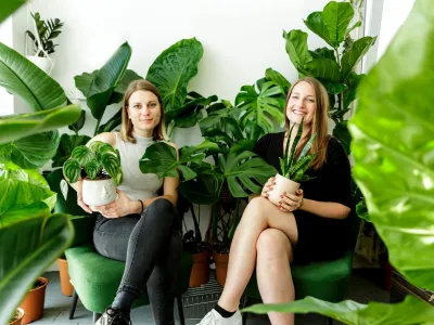 Tilyen Mucik in Tja&scaron;a Jarc, ustanoviteljici spletne trgovine Džungla Plants F osebni arhiv