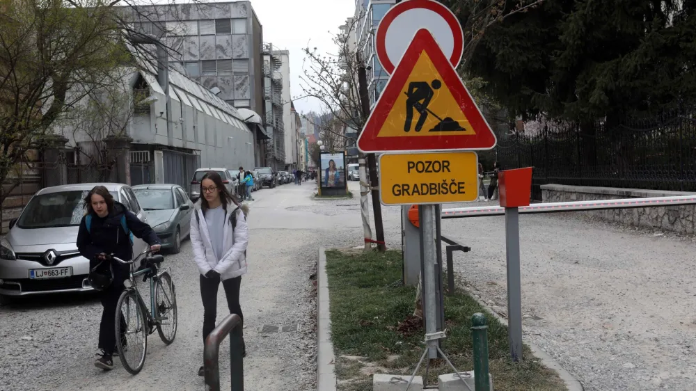 - 30.03.2022 - Čufarjeva ulica v Ljubljani &ndash; predel med Kolodvorsko ulico in Resljevo cesto //FOTO: Tomaž Skale