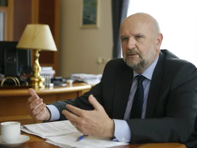 Branko Masle&scaron;a je povedal, da na nepreverjene trditve, da nima zahtevane izobrazbe, ni odgovarjal, ker se ni želel odzivati na podtikanja.