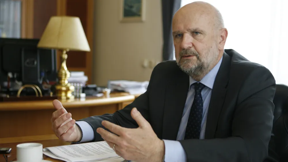 Branko Masle&scaron;a je povedal, da na nepreverjene trditve, da nima zahtevane izobrazbe, ni odgovarjal, ker se ni želel odzivati na podtikanja.