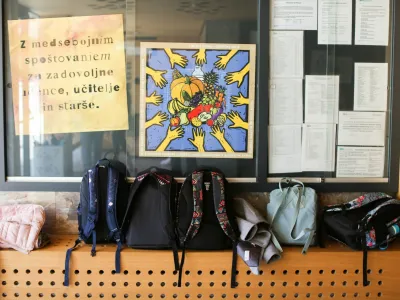 simbolična fotografija olstvo, olske torbe<br><br>- 11.10.2019 Osnovna ola O Majde Vrhovnik v Ljubljani<br> <br> <br>//FOTO: Bojan Velikonja