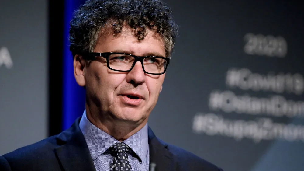 Ljubljana, Cankarjev dom.<br>Izjava za medije o aktualnem dogajanju v zvezi z novim koronavirusom.<br>Clan svetovalne skupine v okviru ministrstva za zdravje Miroslav Petrovec, ki je s sodelavci predstavil rezultate nacionalne raziskave o razsirjenosti covida-19.