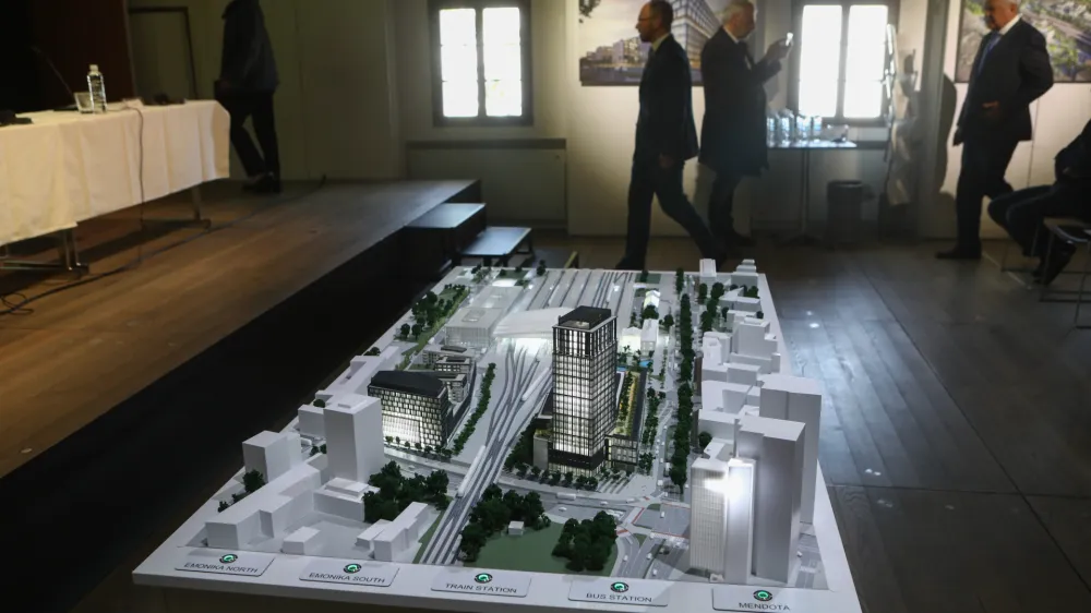 - 11.04.2022 - predstavitev projekta izgradnje Potni&scaron;kega centra Ljubljana - Emonika //FOTO: Luka Cjuha