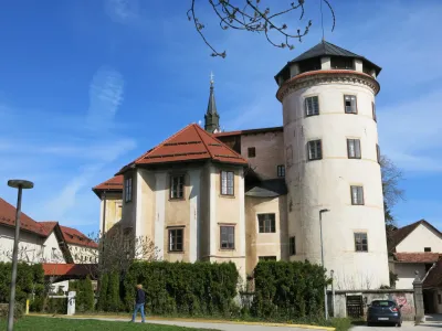 Starolo&scaron;ki grad bo &scaron;kofjelo&scaron;ka občina prenovila in namenila za izobraževalne, kulturne in socialne programe. Foto: STA