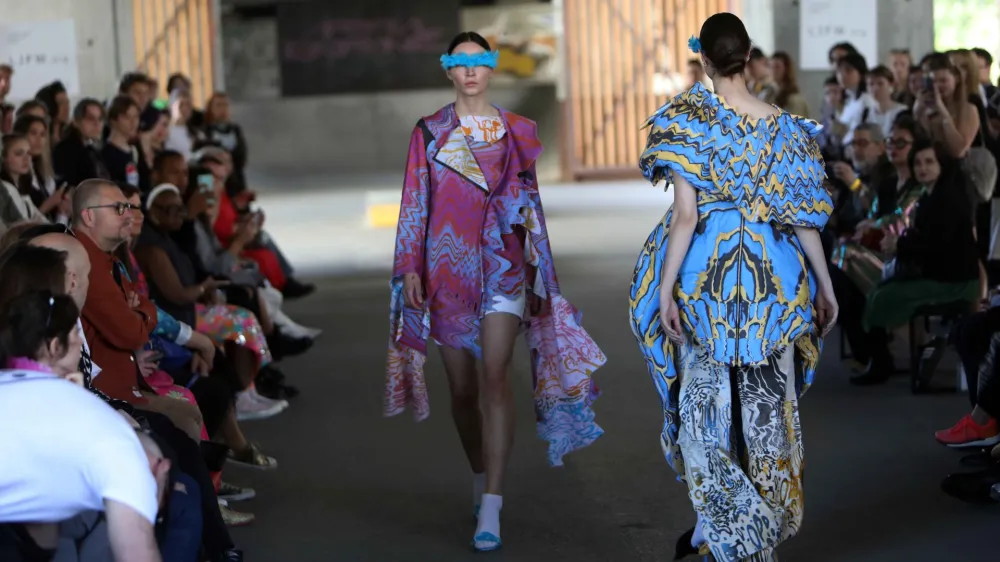 - 14.04.2022 &ndash; Fabianijev most &ndash; Ljubljanski teden mode &ndash; modni sprehod po Ljubljani - modna revija &scaron;tudentov KOTO, OTGO, NTF, //FOTO: Tomaž Skale