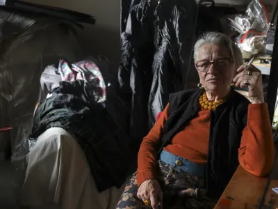 - 13.04.2022 &ndash; Duba Sambolec, vizualna umetnica, ki deluje na različnih področjih kot so: kiparstvo<https://sl.wikipedia.org/wiki/Kiparstvo>, video performans (umetni&scaron;ki video), multimedijske instalacije, risbe in digitalni fotokolaži /FOTO: Jaka Gasar