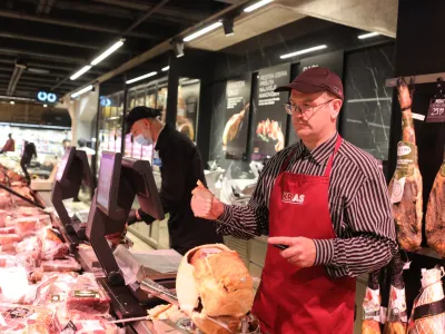 - velikonočna &scaron;unka -&nbsp;- 15.04.2022 &ndash; Maximarket - trgovina Mercator MAXI, Trg republike 1 v Ljubljani&nbsp;//FOTO: Bojan Velikonja