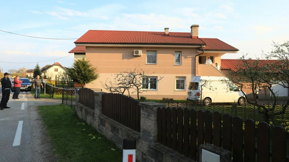 umor, Ale&scaron; Tihec, domača hi&scaron;a