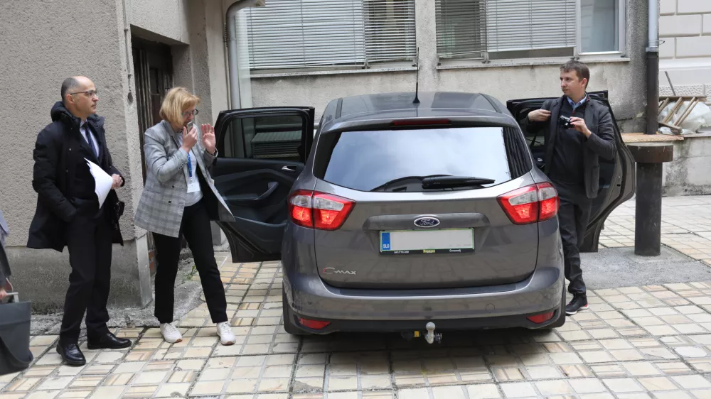 odvetnik Miroslava Moravca Jožef Klavdij Novak in sodnica Božena Novak<br><br><br>- 19.04.2022 &ndash; sojenje &ndash; tožba 82-letnega Miroslava Moravca proti Republiki Sloveniji, <br>ki so ga trije ilegalni prebežniki v Beli krajini oropali maja 2019, zvezali, strpali v prtljažnik avtomobila in se skupaj z njim odpeljali proti italijanski meji, od države zahteva od&scaron;kodnino v vi&scaron;ini 45.500 evrov <br><br><br>//FOTO: Tomaž Skale