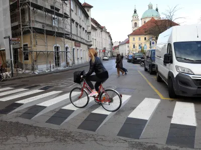 - 20.04.2022 &ndash; Krekov trg v Ljubljani - tridimenzionalni prehod za pe&scaron;ce - 3D zebra//FOTO: Tomaž Skale