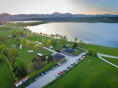 Na velenjski občini menijo, da je pomembno, da kamp ob Velenjskem jezeru prevzame nekdo, ki bo v njem prepoznal priložnost za dolgoročno investicijo in nadaljnji razvoj. Foto:&nbsp;arhiv Avtokampi