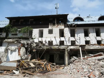 Restavracija starega hotela Zlatorog v Ukancu v Bohinju s teraso je le &scaron;e stvar spomina.&nbsp;