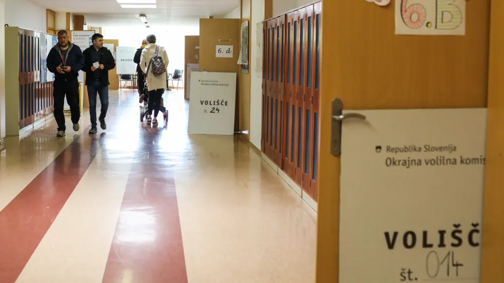 - Voli&scaron;če O&Scaron; Valentina Vodnika, Zg. &Scaron;i&scaron;ka -- 24.04.2022 &ndash; Parlamentarne volitve 2022 - Volitve devetega sklica Državnega zbora Republike Slovenije - druge redne državnozborske volitve po letu 2008 //FOTO: Bojan Velikonja