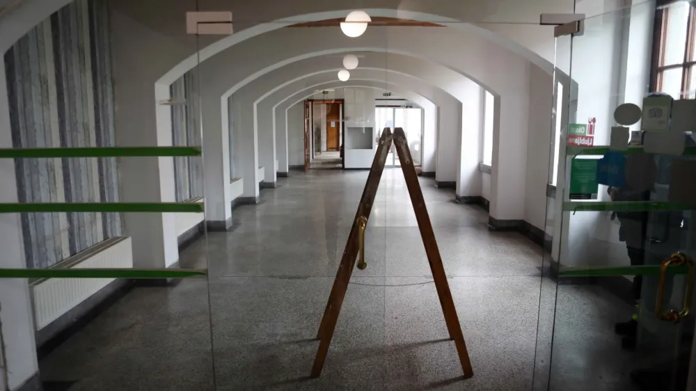 - 01.04.2022 &ndash; Ljubljanska tržnica &ndash; zaprta Okrepčevalnica Ribca, restavracija z morsko hrano //FOTO: Tomaž Skale