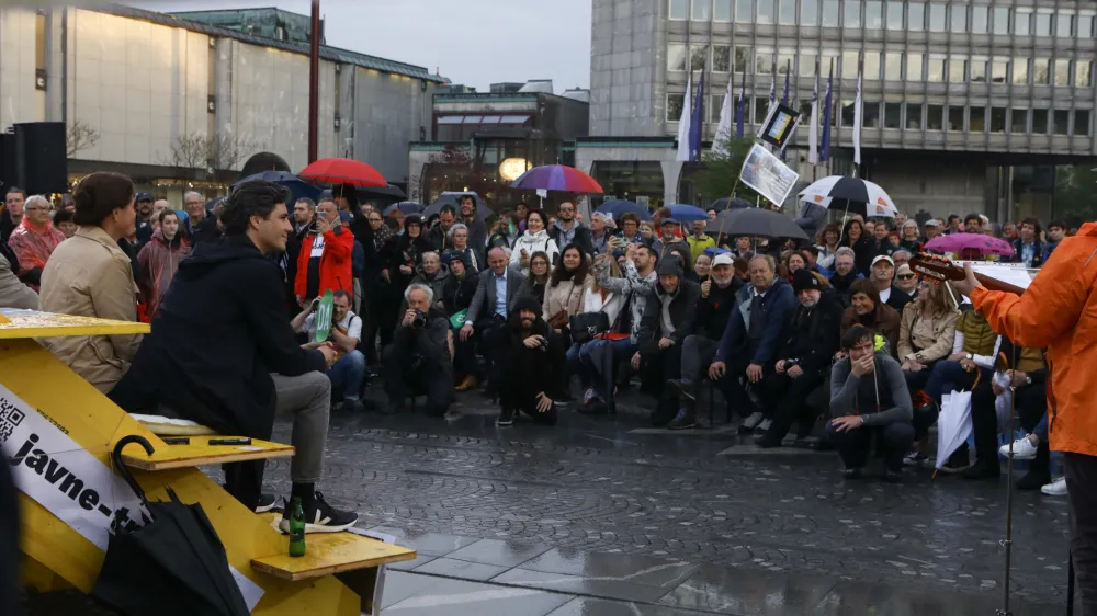 - 15.04.2022 &ndash; Parlamentarne volitve 2022 - Veliko javno predvolilno soočenje političnih strank z ljudstvom IZ OČI V OČI v organizaciji Iniciative Glas ljudstva - Trg republike v Ljubljani  //FOTO: Luka Cjuha