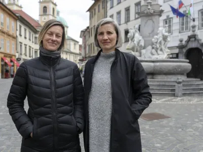 Umetnostni zgodovinarki Ur&scaron;ka Jurman (levo) in dr. Martina Male&scaron;ič.