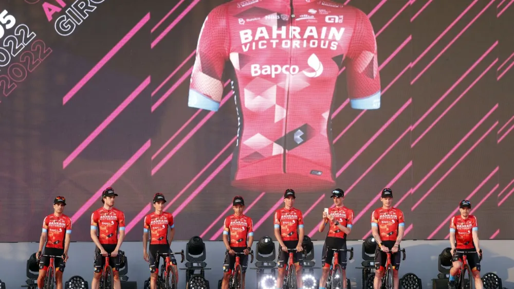 Domen Novak in Jan Tratnik bosta v dresu Bahrain Victoriousa edina Slovenca na 105. dirki po Italiji.&nbsp;